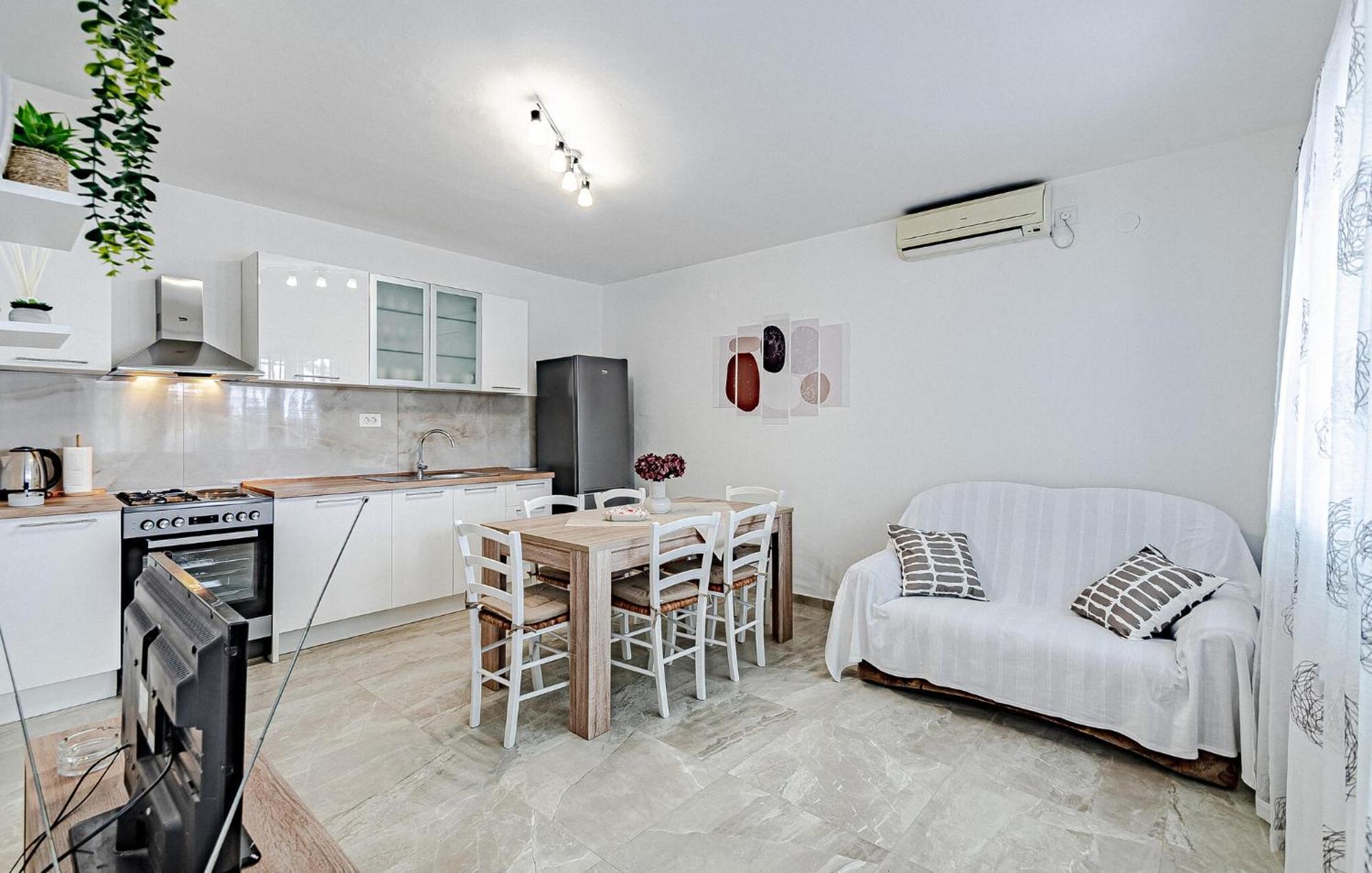 Stunning Home In Crnja Luka With Wifi Prigradica Dış mekan fotoğraf